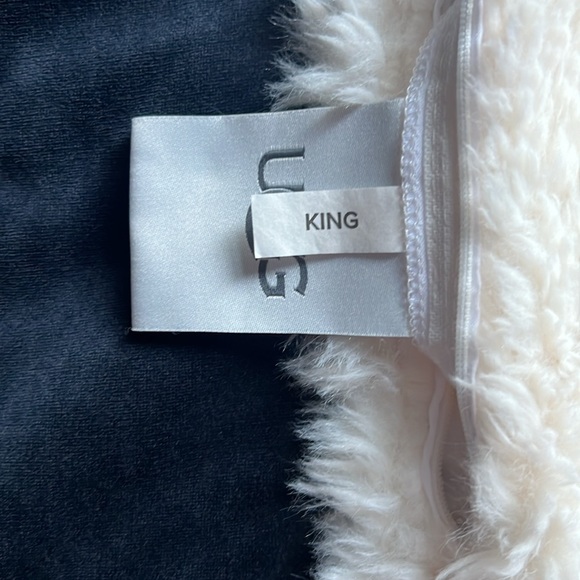 2 navy Ugg pillow shams - Picture 3 of 4